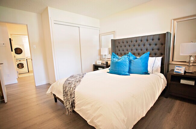 Photo - Palace Gates