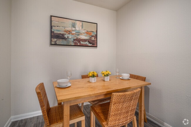 1BR, 1BA - 660SF - Dining Room