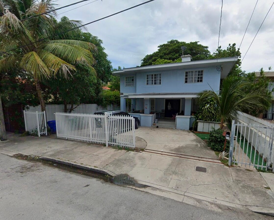 Photo - 652 NW 1st St