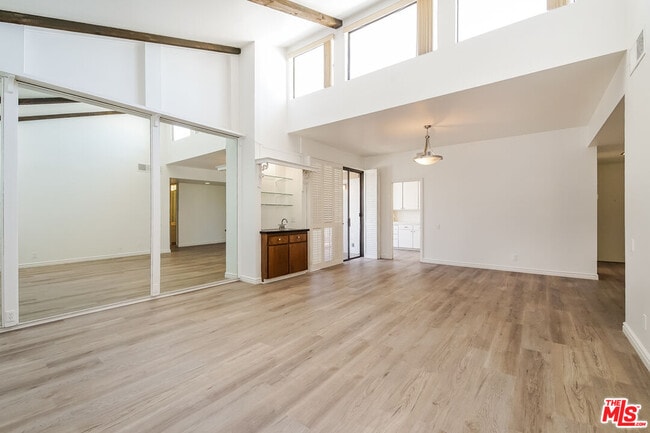 Photo - 11805 Mayfield Ave Unit 305