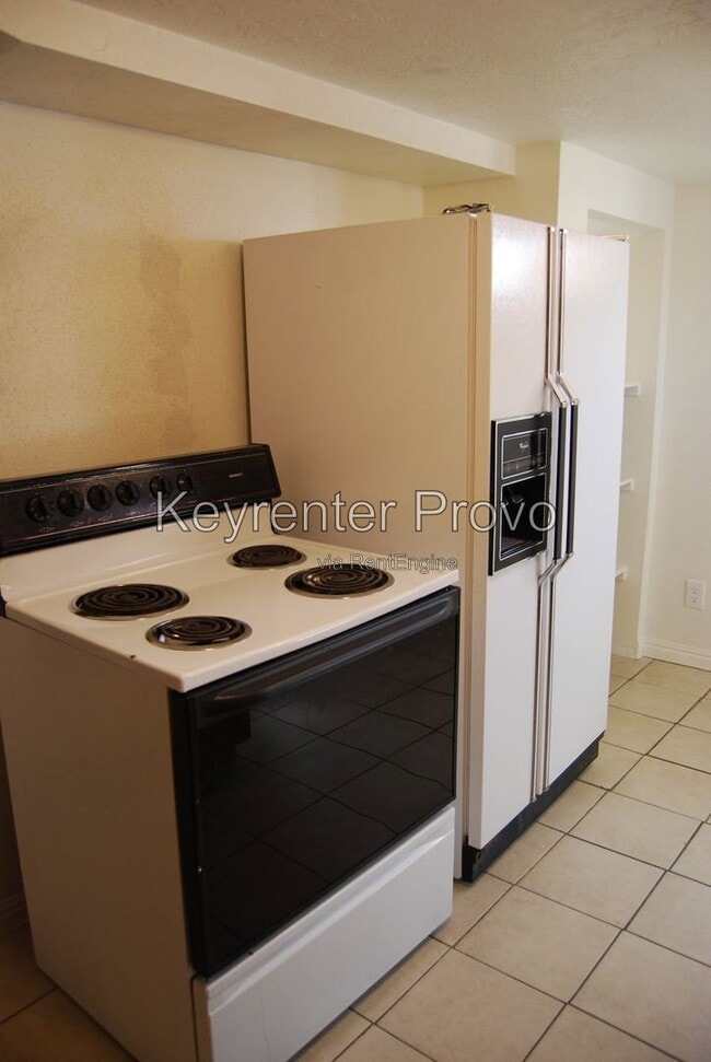 Photo - 853 Memmo Dr Unit B