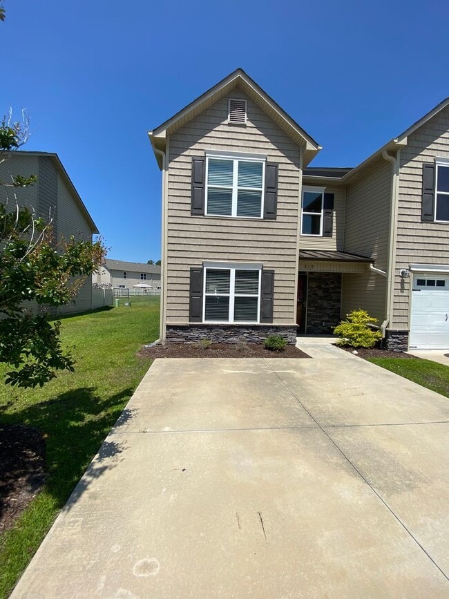 Town Home for Rent Minutes From Piney Gree... - Town Home for Rent Minutes From Piney Gree...
