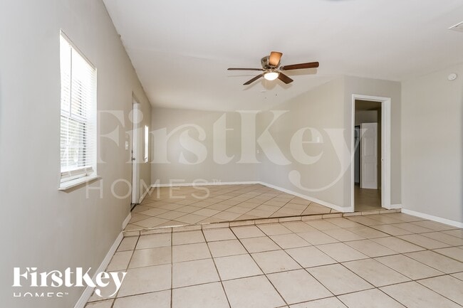 Photo - 438 SE Streamlet Ave