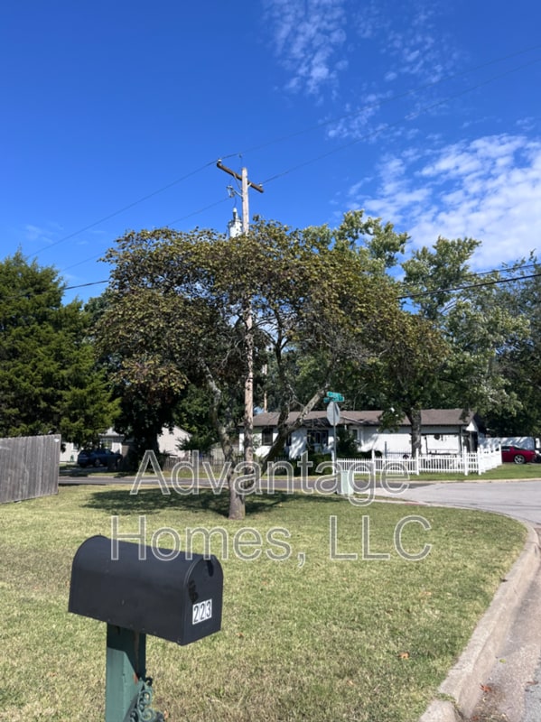 Photo - 223 N Clinton St