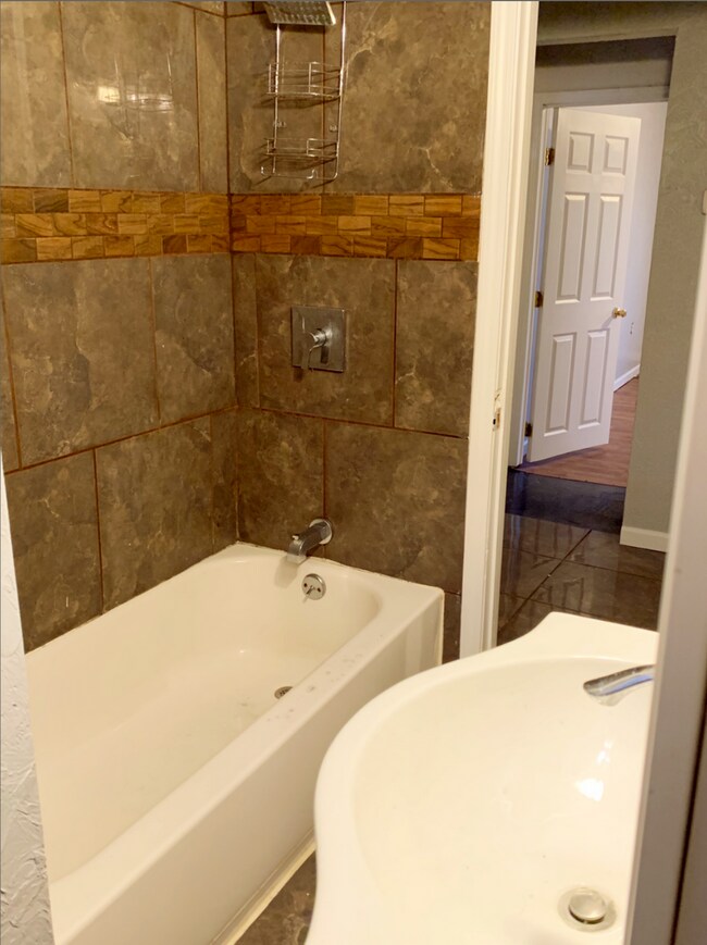 Photo - Huge 2 Bedroom in Mt Washington! Laundry - Central air - Available May 9th!