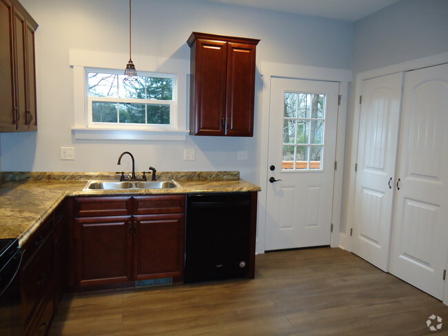 Building Photo - 568 Toms Hill Dr Unit #1 Rental