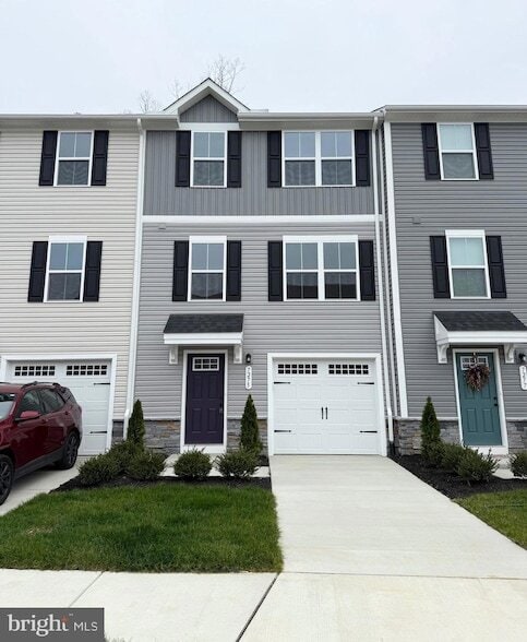 Building Photo - 7275 Congressional Cir