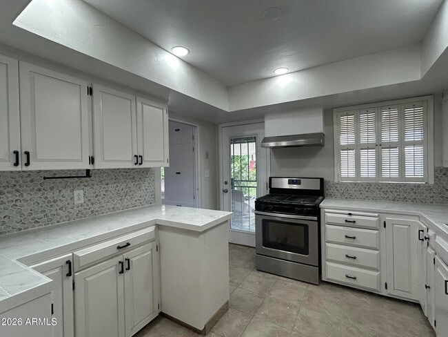 Building Photo - 5544 N 10th Ave