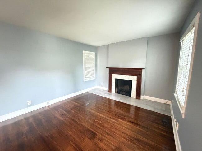 Photo - 3 Bedroom Home With A  Basement And Large Back Yard