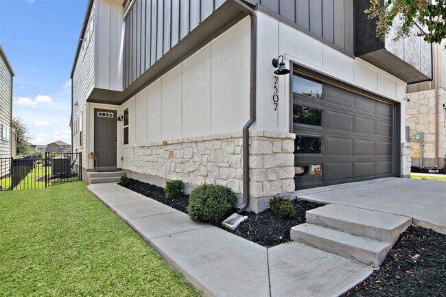 Photo - 7507 Grand Linden Wy