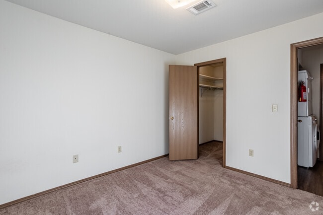 1BR, 1BA - 650SF
