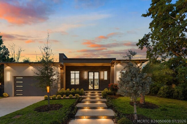 Building Photo - 801 SE 6th Ct
