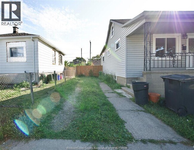 Photo - 1636 Cadillac St