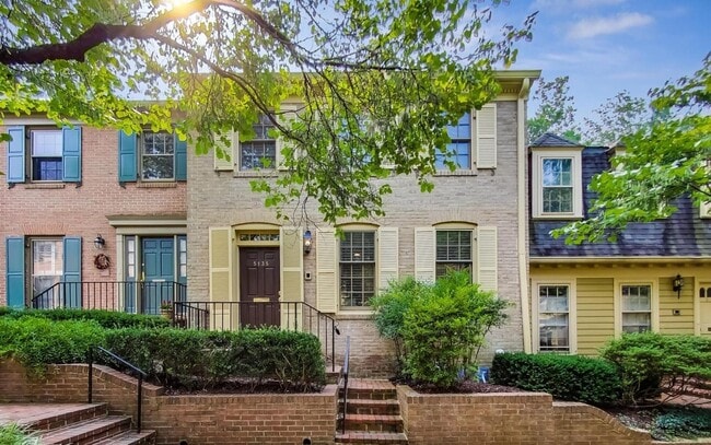 Building Photo - Beautifully Updated 3BR/3.5BA Townhome in Sought-After Westbard Mews!!