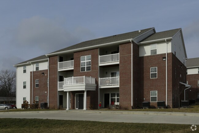 Maple Court Place - Maple Court Place Apartments