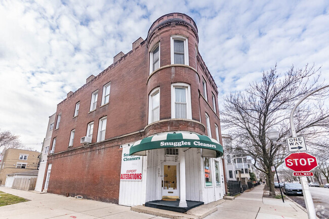 Building Photo - 3300 N Racine Ave Unit 2 Rental