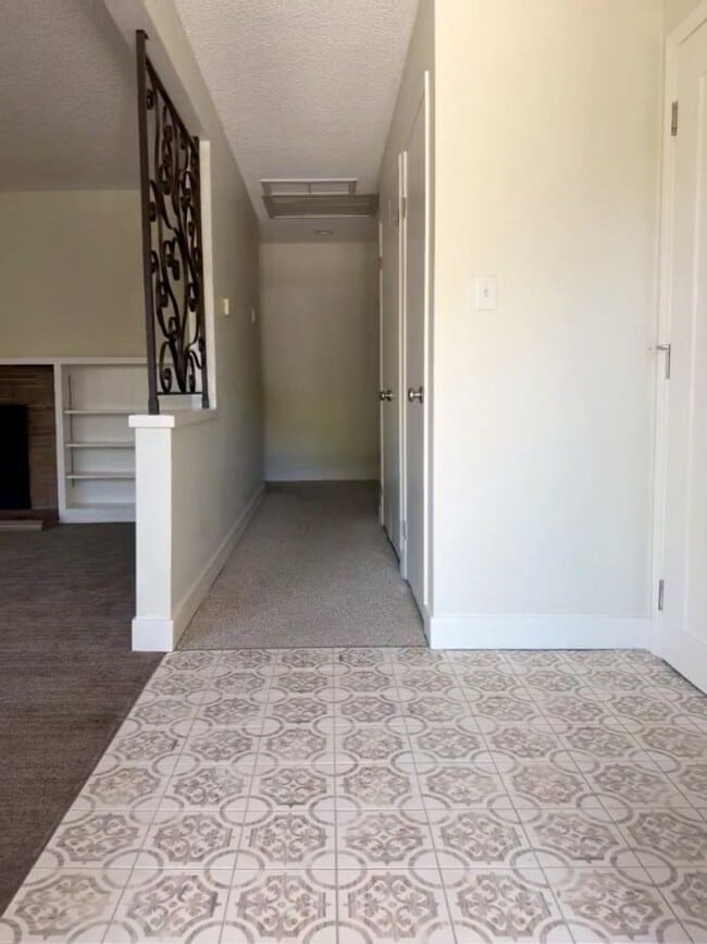 Photo - 1270-1272 Meredith Way Unit 1272