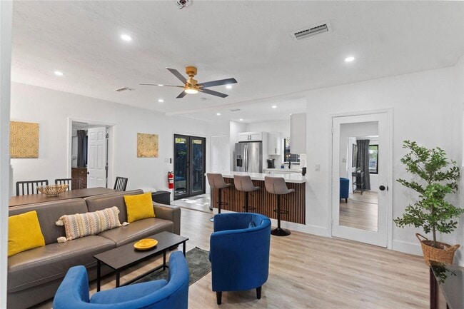 Photo - 719 NE 36th St