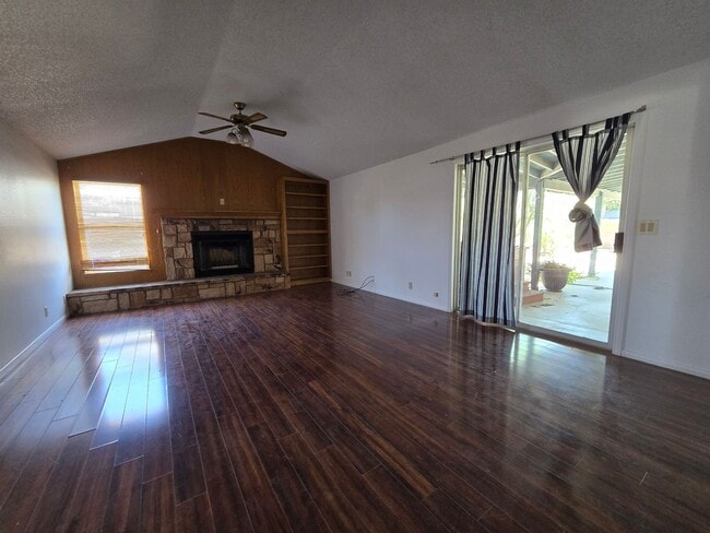 Photo - 905 Cimarron Ct