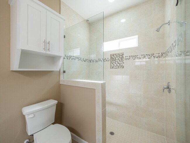 Master bath - 1809 Taft St Unit # 3