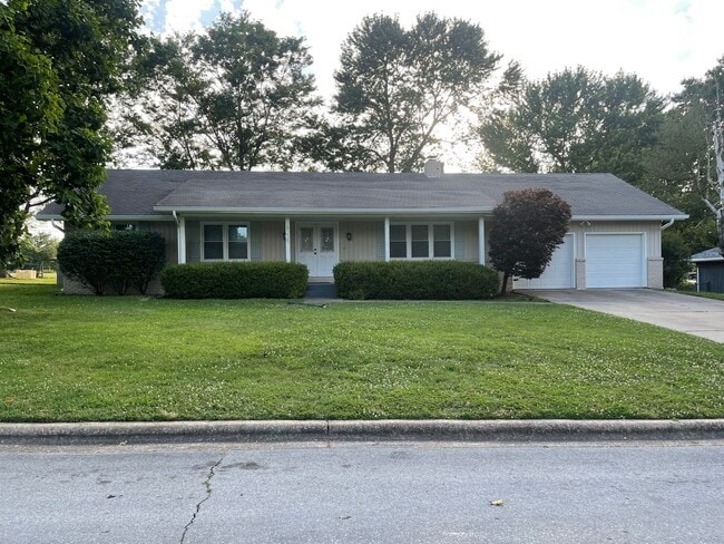 Building Photo - 3 Bedroom in South Spfd! Rental