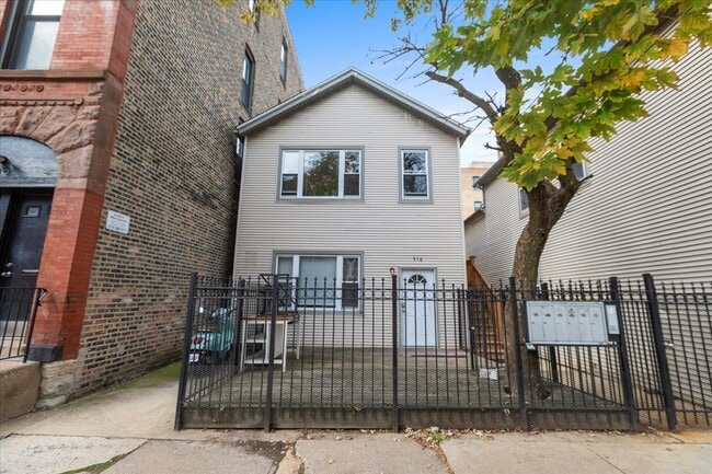 Building Photo - 516 N May St Unit 1