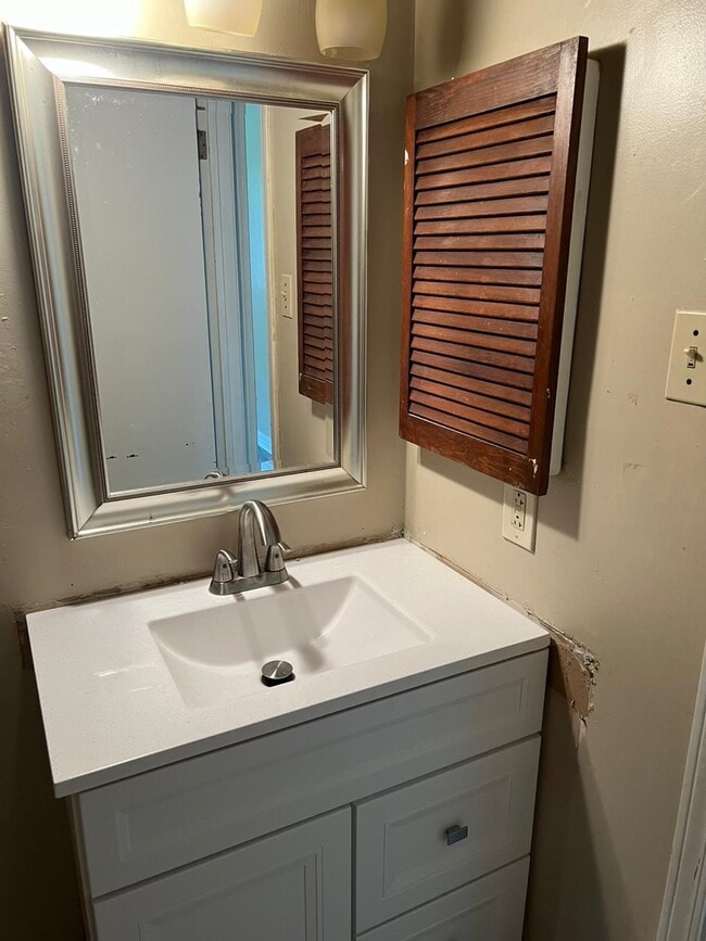 Photo - 1745 Nie Pky