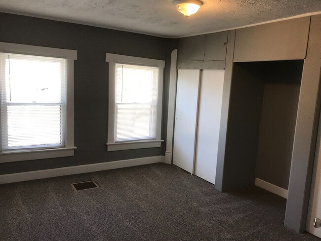Building Photo - Olney 1135 Unit 1135 N. Olney St. Rental