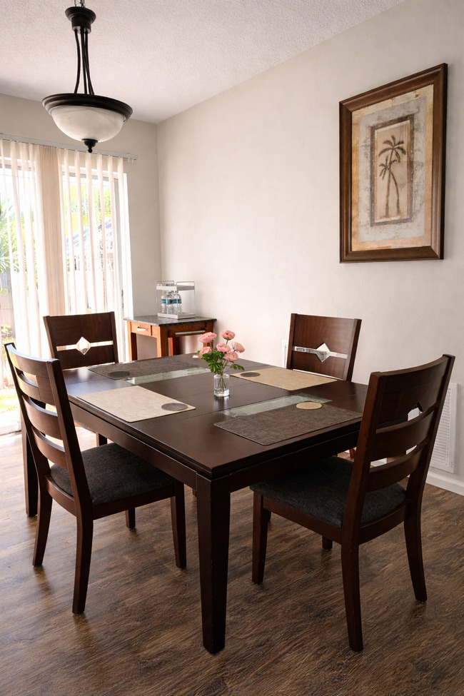 Photo - 1820 Martin St Unit Apartment 1820