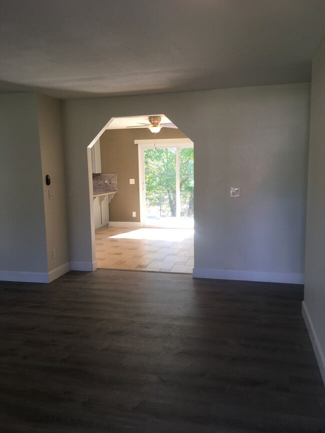 2325 Candlewood Dr