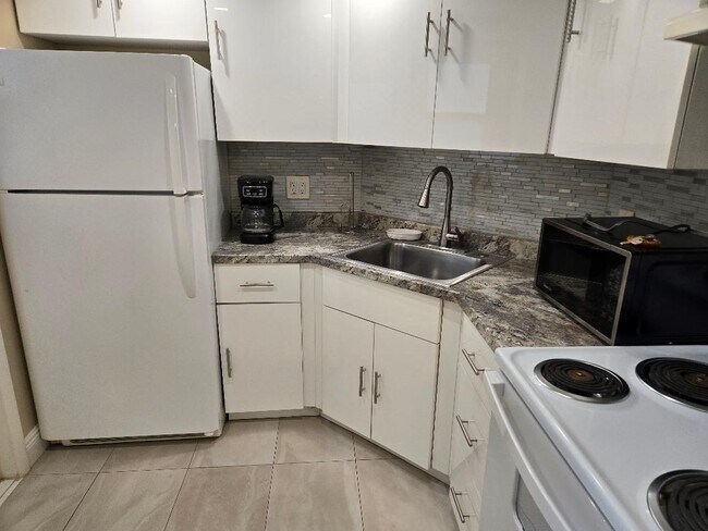 Photo - 960 Crystal Lake Dr Unit 204