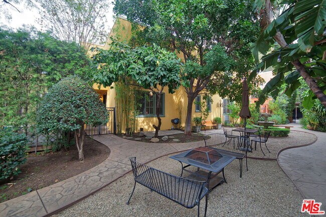 Building Photo - 2046 Highland Ave