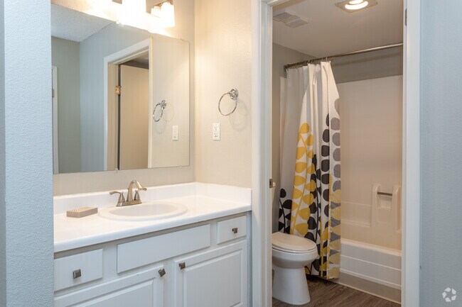1BR, 1BA - 750SF