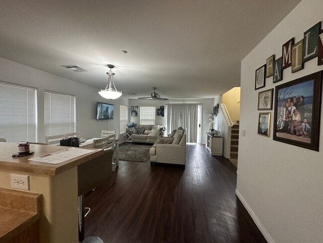 Photo - 3-bedroom, 2.5-bathroom home in Henderson