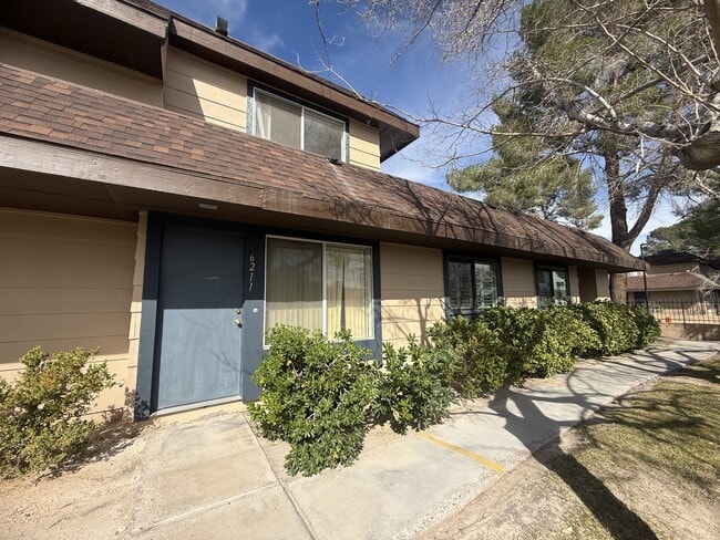 Building Photo - 6211 Meadow Haven Ln