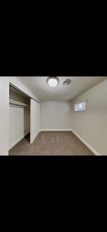 Photo - 724 W James St