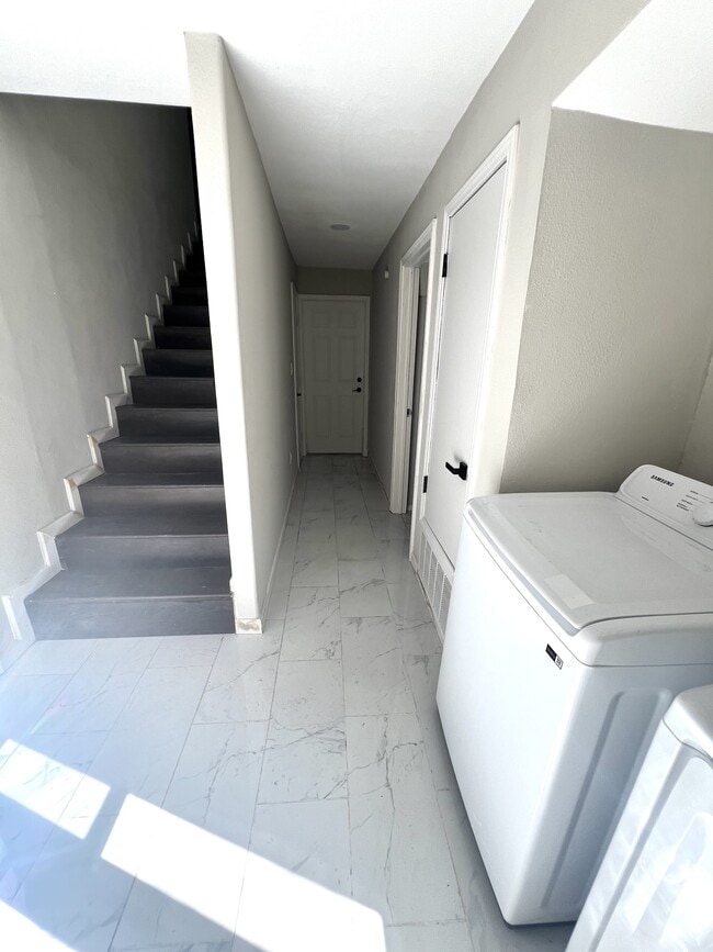 Photo - 7215 Holly Hill Dr