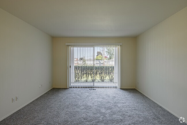 2BR, 1BA, Living Room