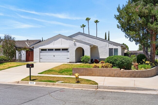 Building Photo - Charming Redlands Home