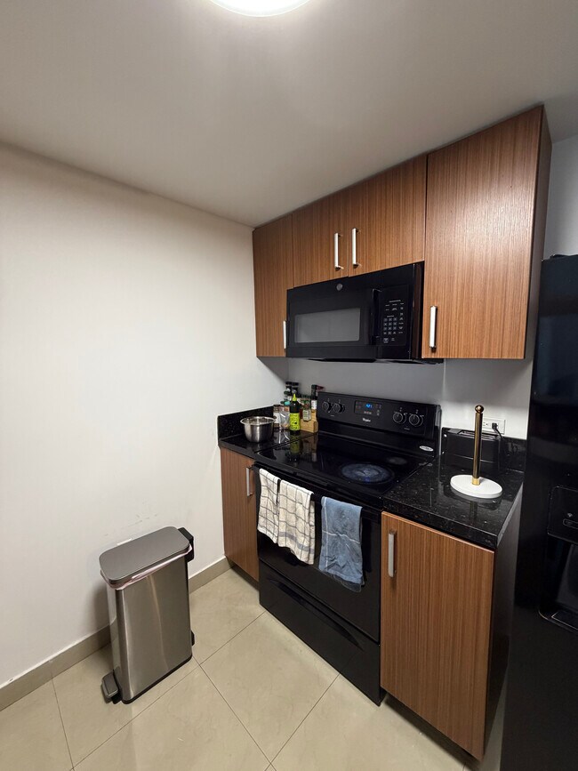 Photo - 615 NE 25th St Unidad B1