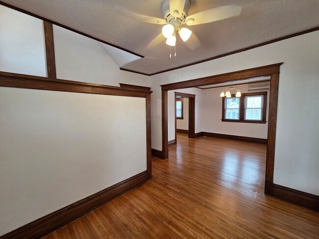 Building Photo - Beautiful and large Cedar Falls House