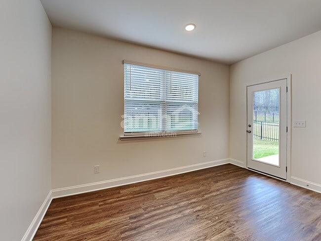 Photo - 3267 Oakfields Rd