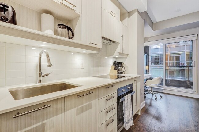 Photo - 179 Queen St W Unit ID1054580P