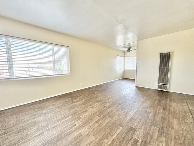 Building Photo - 10107 S Hoover St Unit 3 Rental