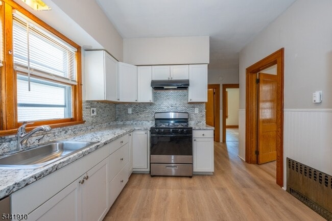 Photo - 103 Knapp Ave