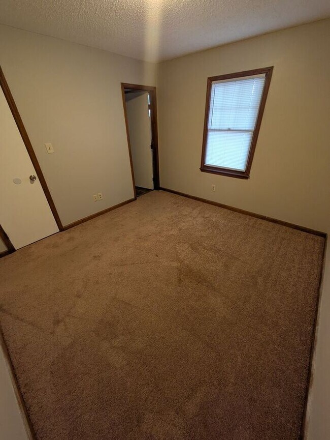 1BD/1BA Unit at Westmont Apartments in Hickory