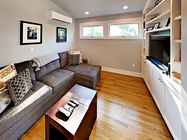 Photo - 2206 Iva Ln