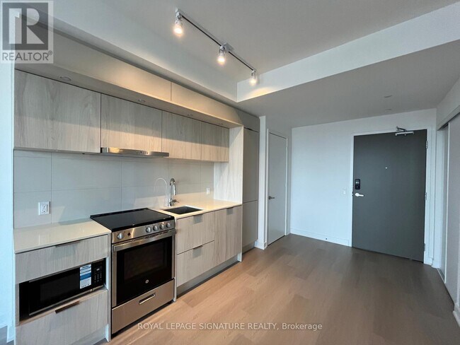 Photo - 448 Burnhamthorpe Rd W Unit 1508