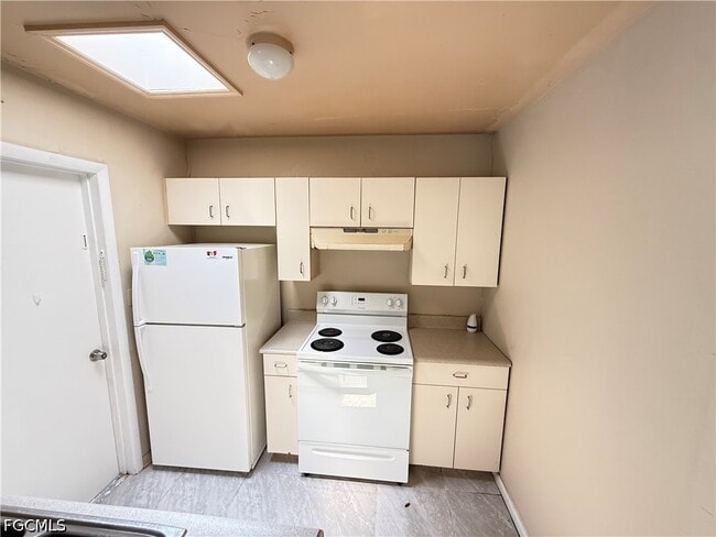 Photo - 21155 Meehan Ave