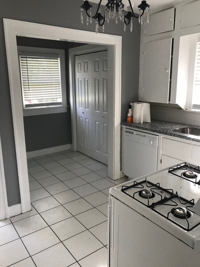Photo - 226 E 25th St